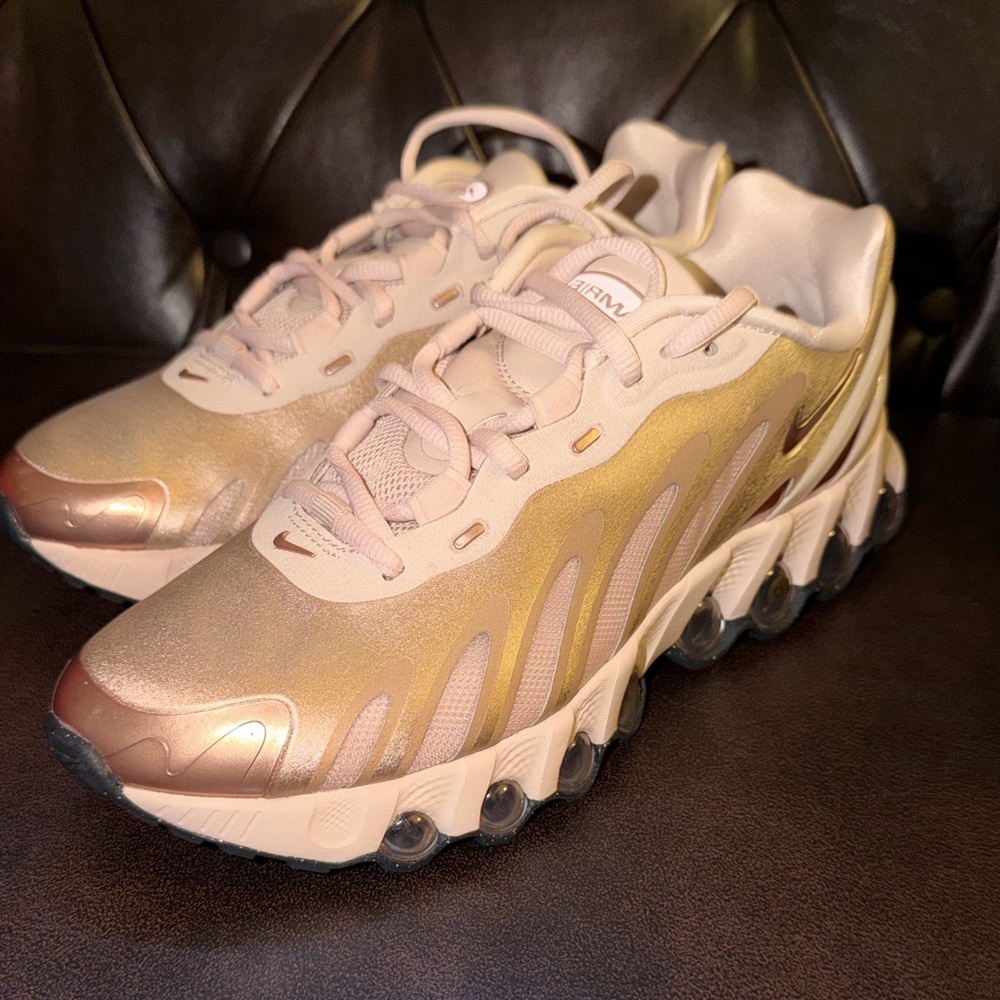 KNW Nike Air Max DN8 Running Womens Size 8 Metallic Red Bronze Hemp Beige Black